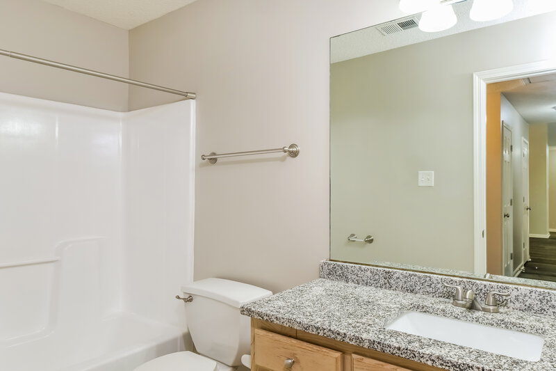 1,790/Mo, 5846 White Ridge Circle E Olive Branch, MS 38654 Bathroom View 2