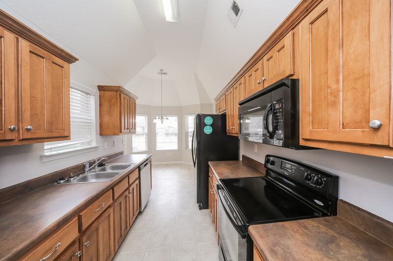 1,975/Mo, 9858 Southern Gum Way Olive Branch, MS 38654 Kitchen View 2
