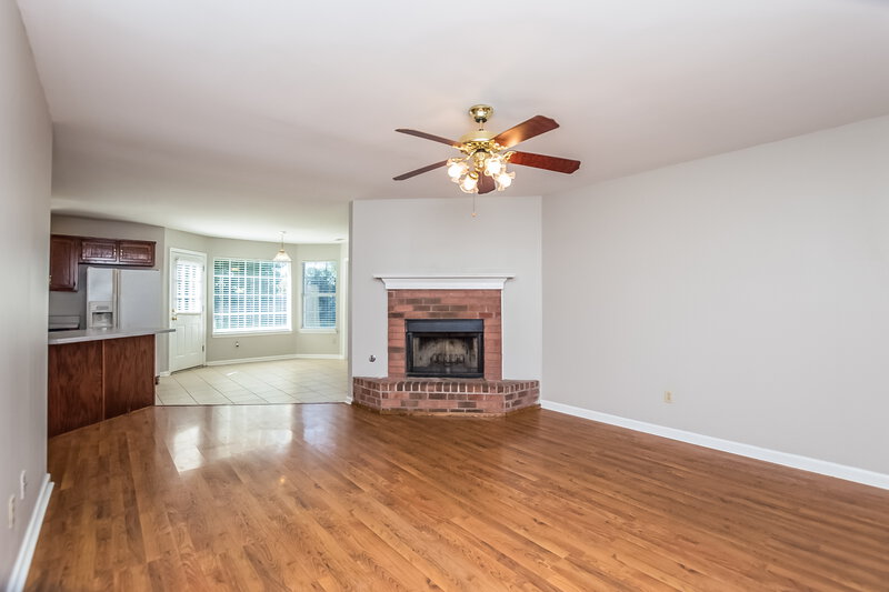 2,010/Mo, 4371 Shadow Ridge Dr Horn Lake, MS 38637 Living Roomlarge View