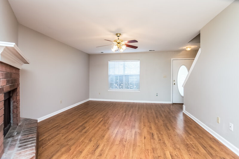 2,010/Mo, 4371 Shadow Ridge Dr Horn Lake, MS 38637 Living Roomlarge View 2