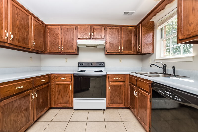 2,010/Mo, 4371 Shadow Ridge Dr Horn Lake, MS 38637 Kitchenlarge View