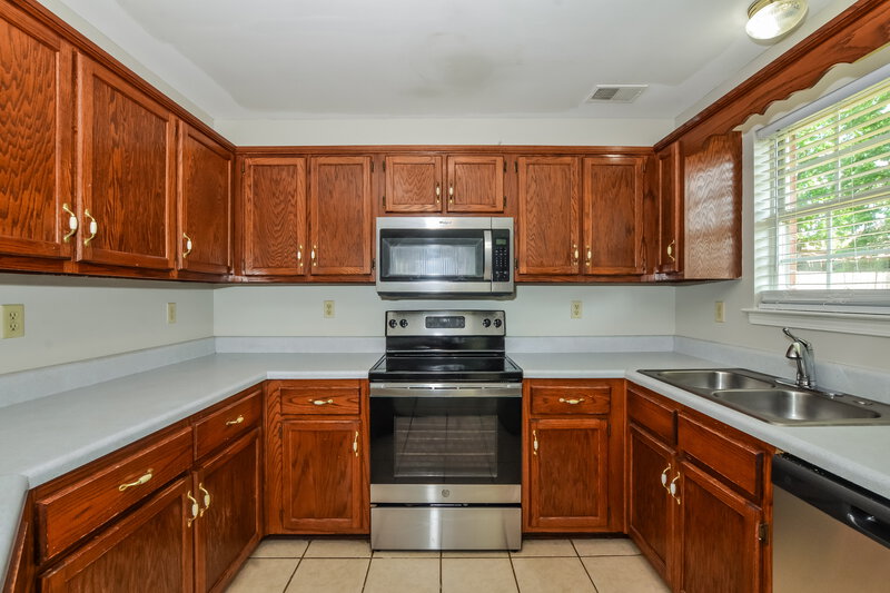 1,960/Mo, 4371 Shadow Ridge Dr Horn Lake, MS 38637 Kitchen View 2