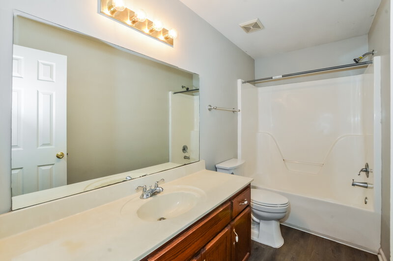 1,960/Mo, 4371 Shadow Ridge Dr Horn Lake, MS 38637 Bathroom View