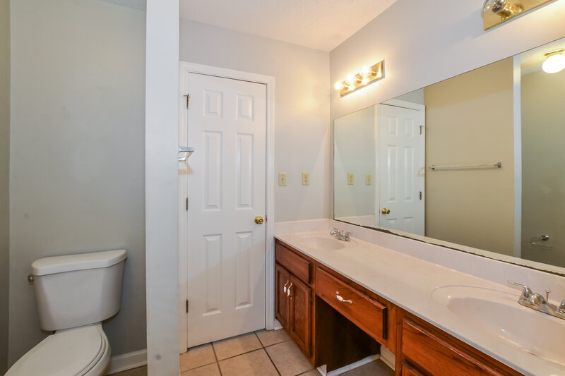 1,960/Mo, 4371 Shadow Ridge Dr Horn Lake, MS 38637 Bathroom View 2