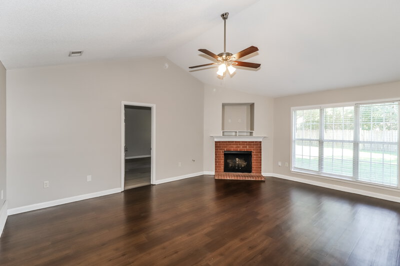 1,660/Mo, 7892 Jane Ayre Dr Southaven, MS 38671 Living Room View 2