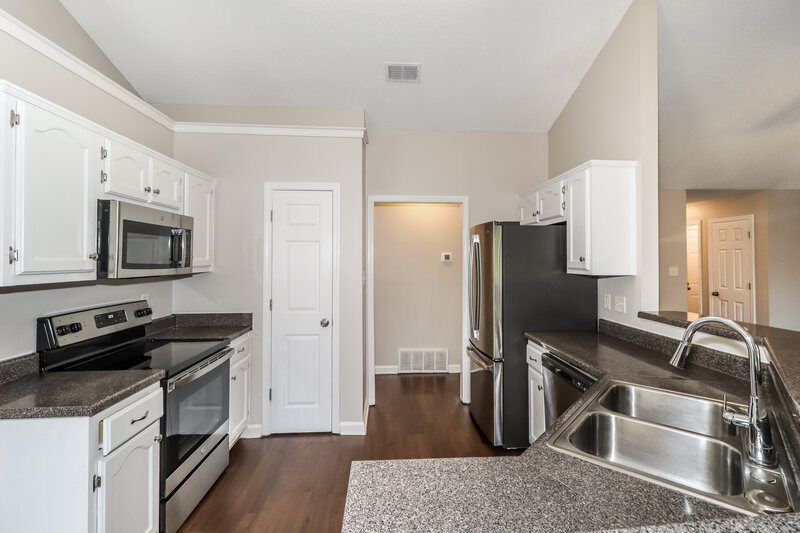 1,660/Mo, 7892 Jane Ayre Dr Southaven, MS 38671 Kitchen View