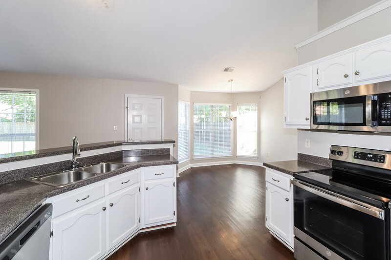 1,660/Mo, 7892 Jane Ayre Dr Southaven, MS 38671 Kitchen View 2