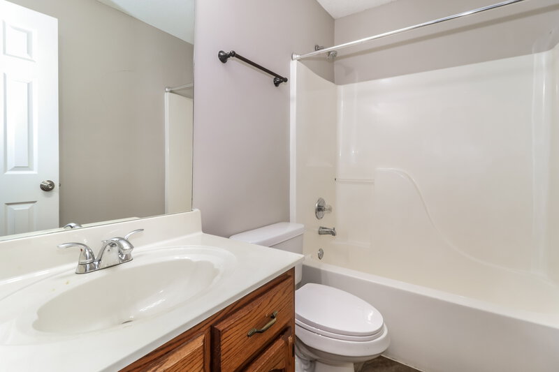 1,660/Mo, 7892 Jane Ayre Dr Southaven, MS 38671 Bathroom View
