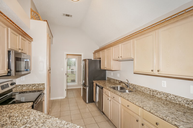 2,000/Mo, 4730 Buckhead Cir Bartlett, TN 38002 Kitchen View