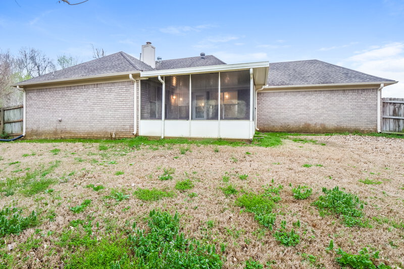 2,000/Mo, 4730 Buckhead Cir Bartlett, TN 38002 Rear View