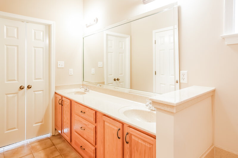 1,895/Mo, 1112 Averett Ln Cordova, TN 38018 Master Bathroom View