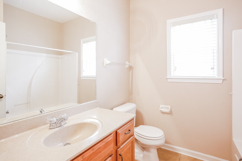 1,895/Mo, 1112 Averett Ln Cordova, TN 38018 Bathroom View
