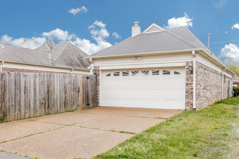 1,895/Mo, 1112 Averett Ln Cordova, TN 38018 Garage View