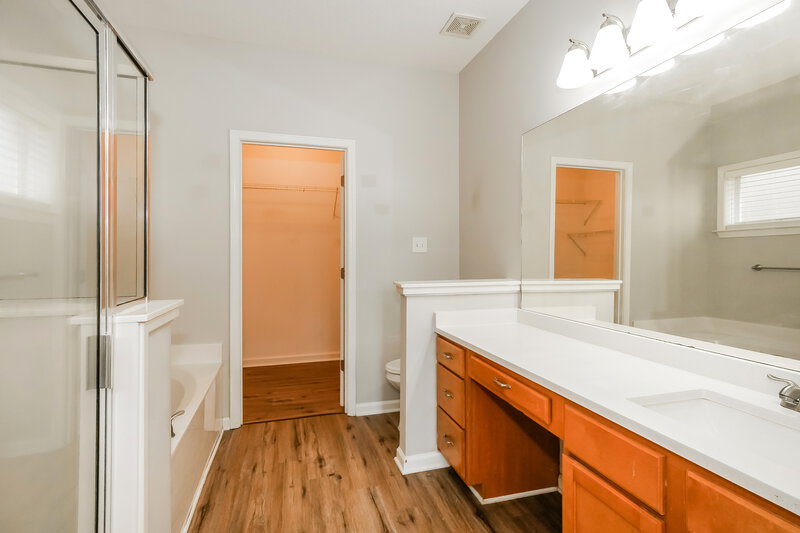 1,770/Mo, 10176 Eveninghill Dr Cordova, TN 38016 Main Bathroom View