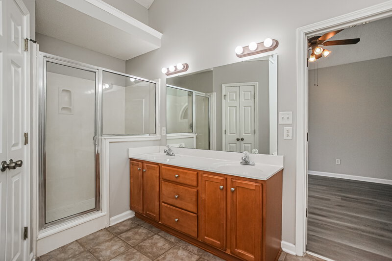 1,925/Mo, 10183 Tall Hickory Dr Cordova, TN 38016 Main Bathroom View 2
