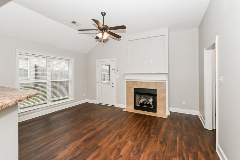 1,830/Mo, 3032 Magnolia Dr Hernando, MS 38632 Living Room View 2