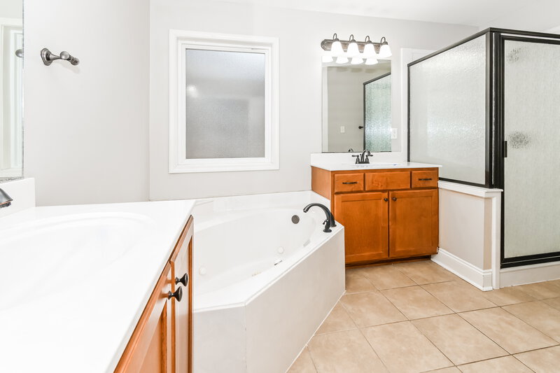 1,830/Mo, 3032 Magnolia Dr Hernando, MS 38632 Main Bathroom View