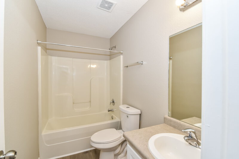 1,850/Mo, 9991 Branley Oak Dr Cordova, TN 38016 Bathroom View