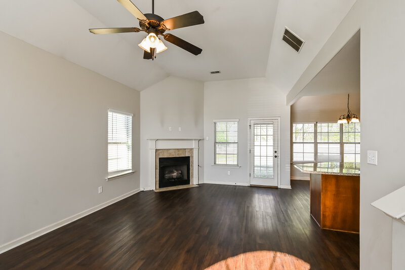 2,145/Mo, 8303 Windsor Ln Southaven, MS 38672 Living Room View 3