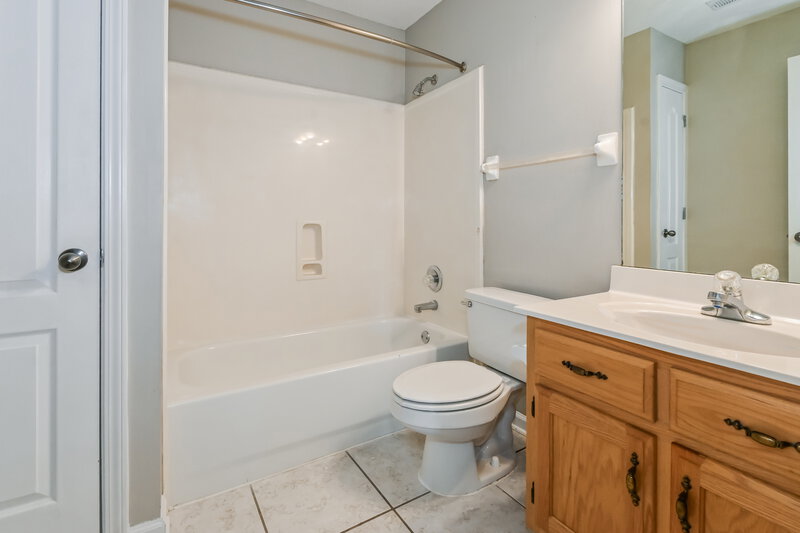 2,235/Mo, 9153 William Paul Dr Olive Branch, MS 38654 Bathroom View