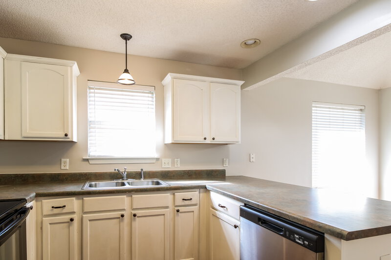 1,725/Mo, 1161 Cross Valley Cv Cordova, TN 38018 Kitchen View 2