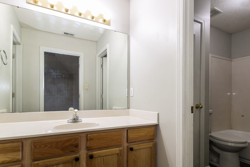 1,725/Mo, 1161 Cross Valley Cv Cordova, TN 38018 Main Bathroom View