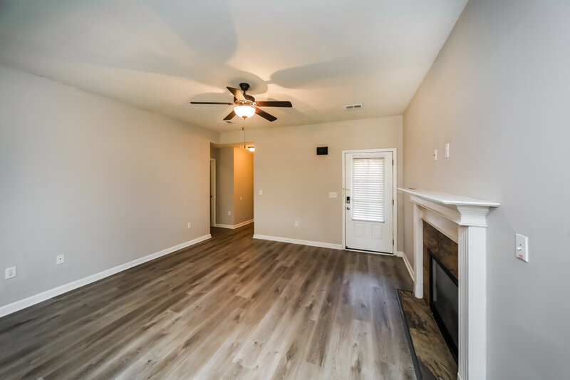 1,985/Mo, 7526 De Fleury Bnd E Southaven, MS 38672 Living Room View 2