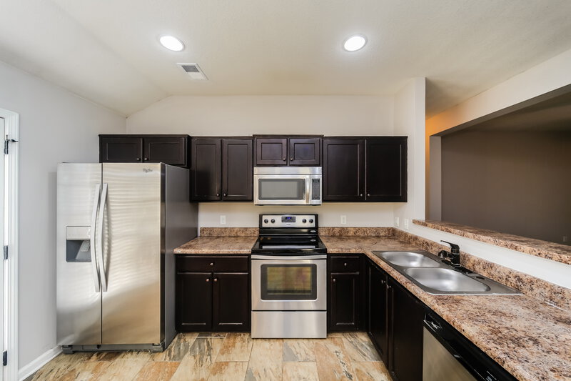 1,985/Mo, 7526 De Fleury Bnd E Southaven, MS 38672 Kitchen View 2