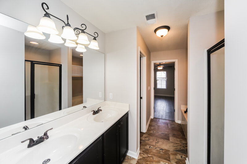 1,985/Mo, 7526 De Fleury Bnd E Southaven, MS 38672 Main Bathroom View 2