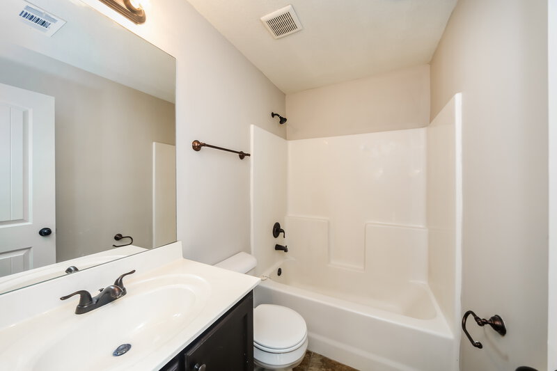 1,985/Mo, 7526 De Fleury Bnd E Southaven, MS 38672 Bathroom View