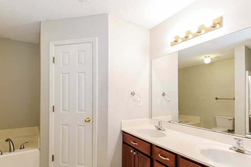 1,835/Mo, 7414 Fox Creek Dr Olive Branch, MS 38654 Main Bathroom View