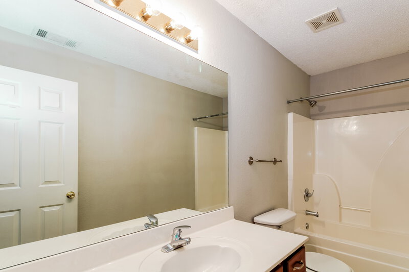 1,835/Mo, 7414 Fox Creek Dr Olive Branch, MS 38654 Bathroom View