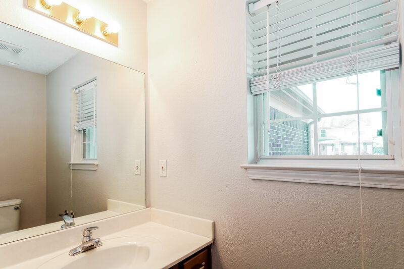 1,835/Mo, 7414 Fox Creek Dr Olive Branch, MS 38654 Bathroom View 2