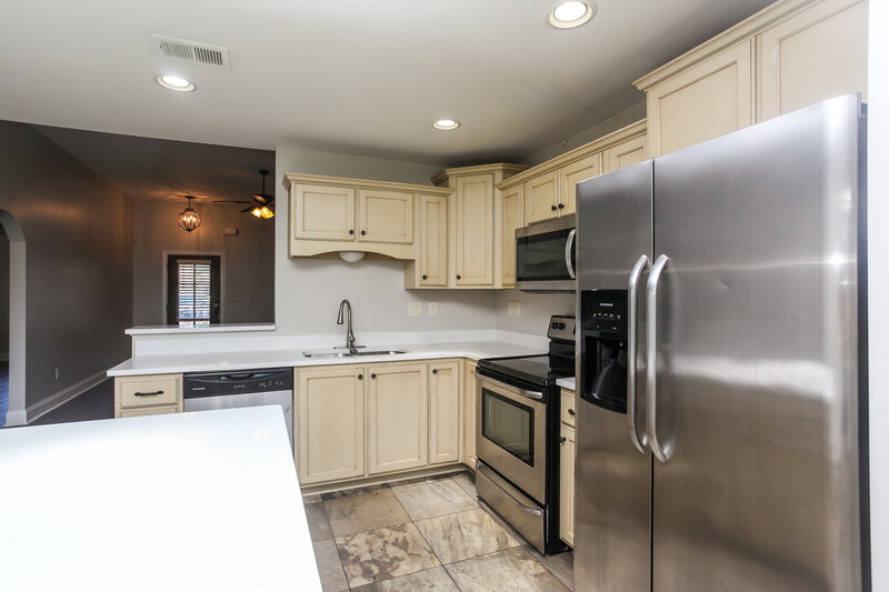 2,195/Mo, 3145 Pinetree Loop N Southaven, MS 38672 Kitchen View 2