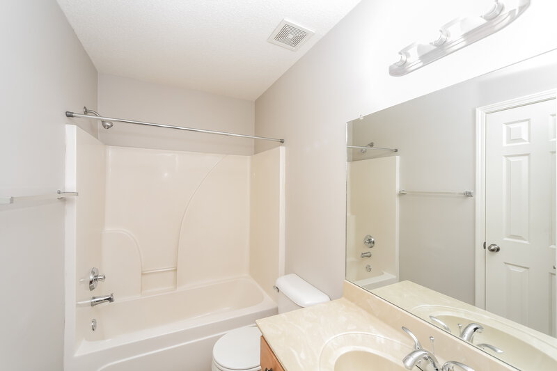 2,940/Mo, 2278 Purple Leaf Cv Cordova, TN 38016 Bathroom View