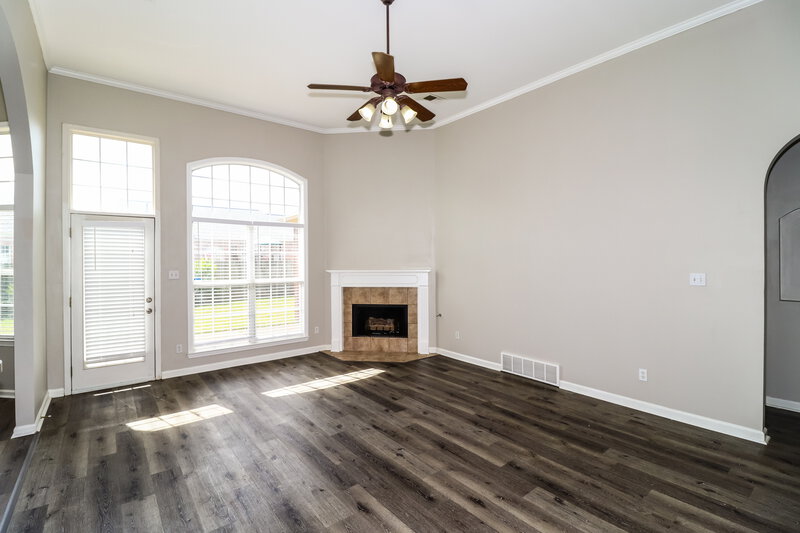 1,880/Mo, 1605 S Frence Creek Cv Cordova, TN 38016 Living Room View