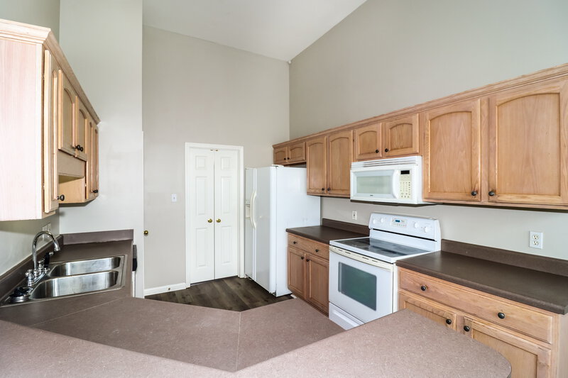 1,880/Mo, 1605 S Frence Creek Cv Cordova, TN 38016 Kitchen View 2