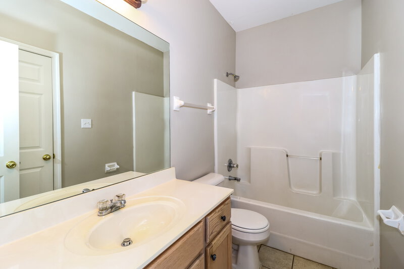 1,880/Mo, 1605 S Frence Creek Cv Cordova, TN 38016 Bathroom View