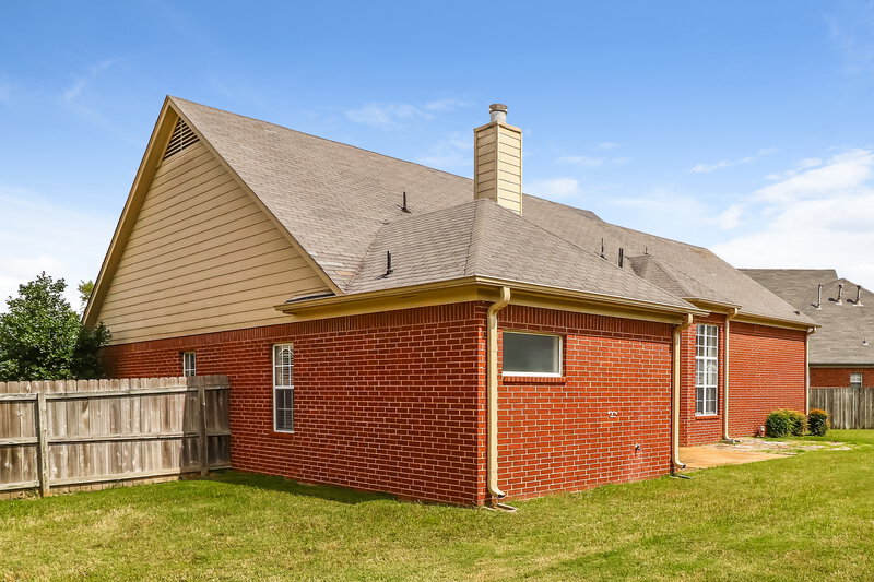 1,880/Mo, 1605 S Frence Creek Cv Cordova, TN 38016 Rear View