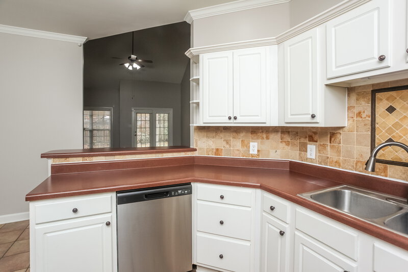 2,150/Mo, 2885 Liverpool Ln Southaven, MS 38671 Kitchen View 2