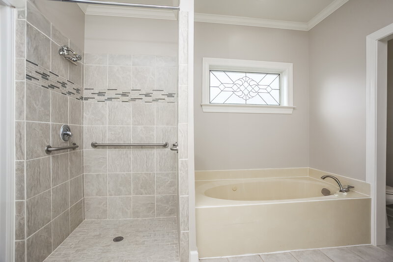 2,150/Mo, 2885 Liverpool Ln Southaven, MS 38671 Main Bathroom View