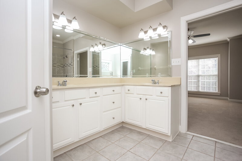 2,150/Mo, 2885 Liverpool Ln Southaven, MS 38671 Main Bathroom View 2