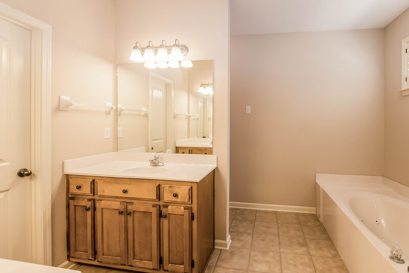 1,750/Mo, 4698 Stone Cross Dr Olive Branch, MS 38654 Bathroom View 3