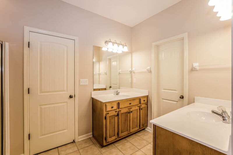 1,750/Mo, 4698 Stone Cross Dr Olive Branch, MS 38654 Bathroom View 4
