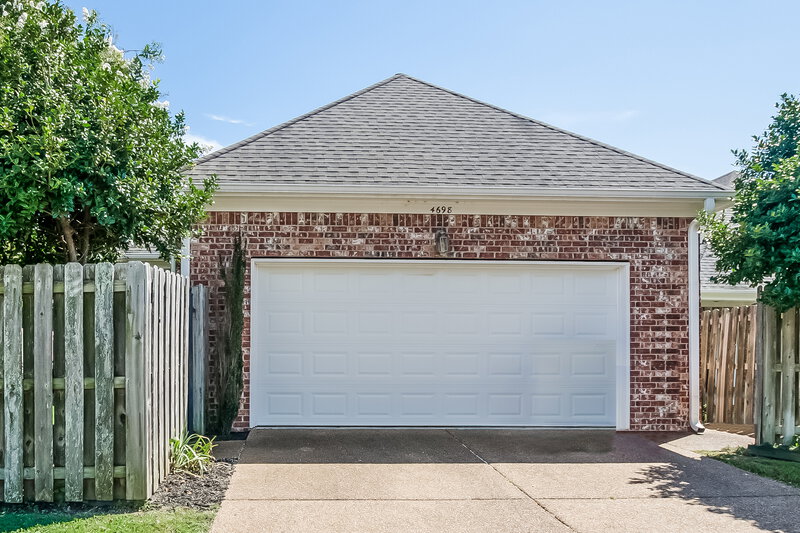 1,750/Mo, 4698 Stone Cross Dr Olive Branch, MS 38654 Garage View