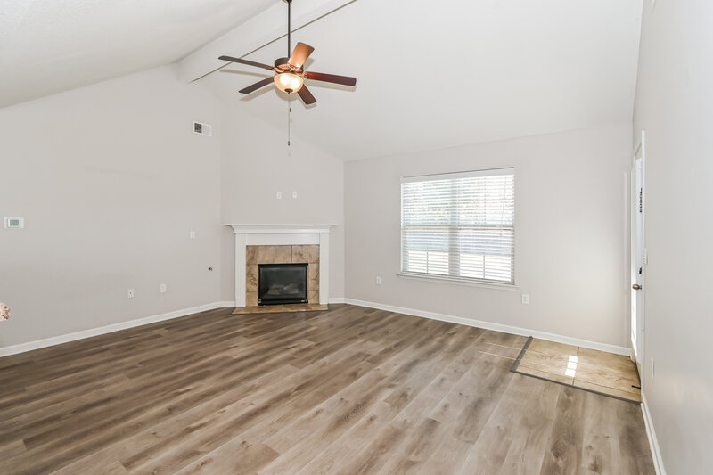 1,870/Mo, 7560 De Fleury Bnd E Southaven, MS 38672 Living Room View 2