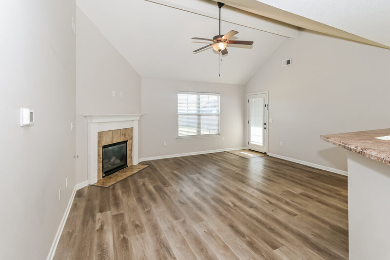 1,870/Mo, 7560 De Fleury Bnd E Southaven, MS 38672 Living Room View 3