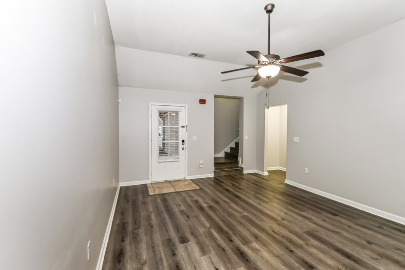 2,850/Mo, 7544 De Fleury Bnd E Southaven, MS 38672 Living Room View 2