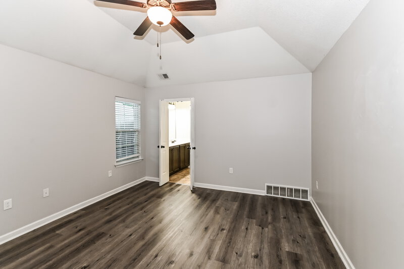 2,850/Mo, 7544 De Fleury Bnd E Southaven, MS 38672 Main Bedroom View