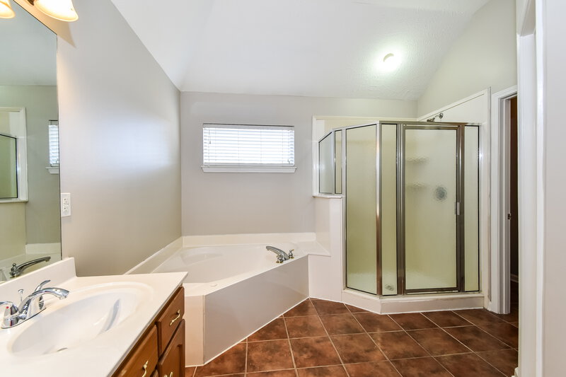 1,855/Mo, 7354 Pamela Cv Olive Branch, MS 38654 Main Bathroom View 2
